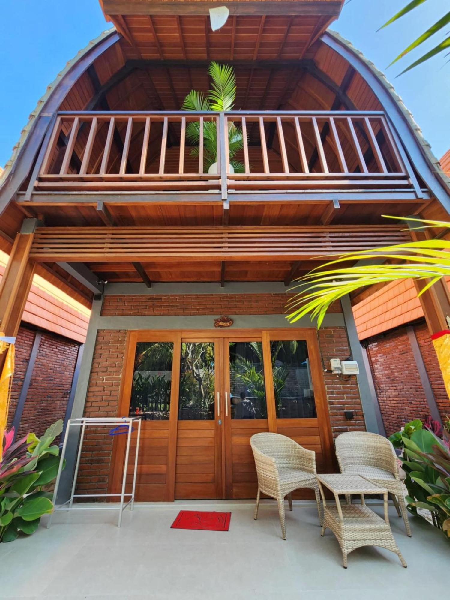 Kembar * Uluwatu